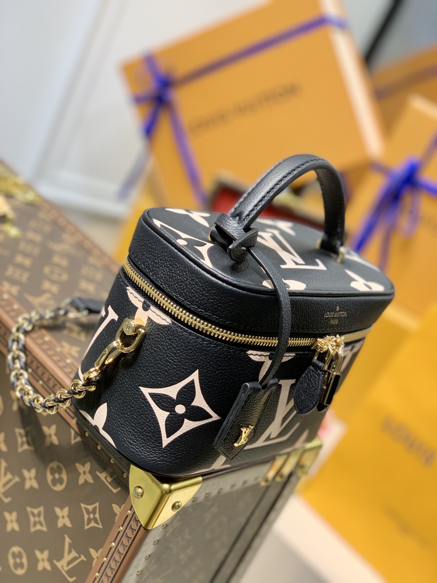 l**is V*t*n vanity-14*19*10cm