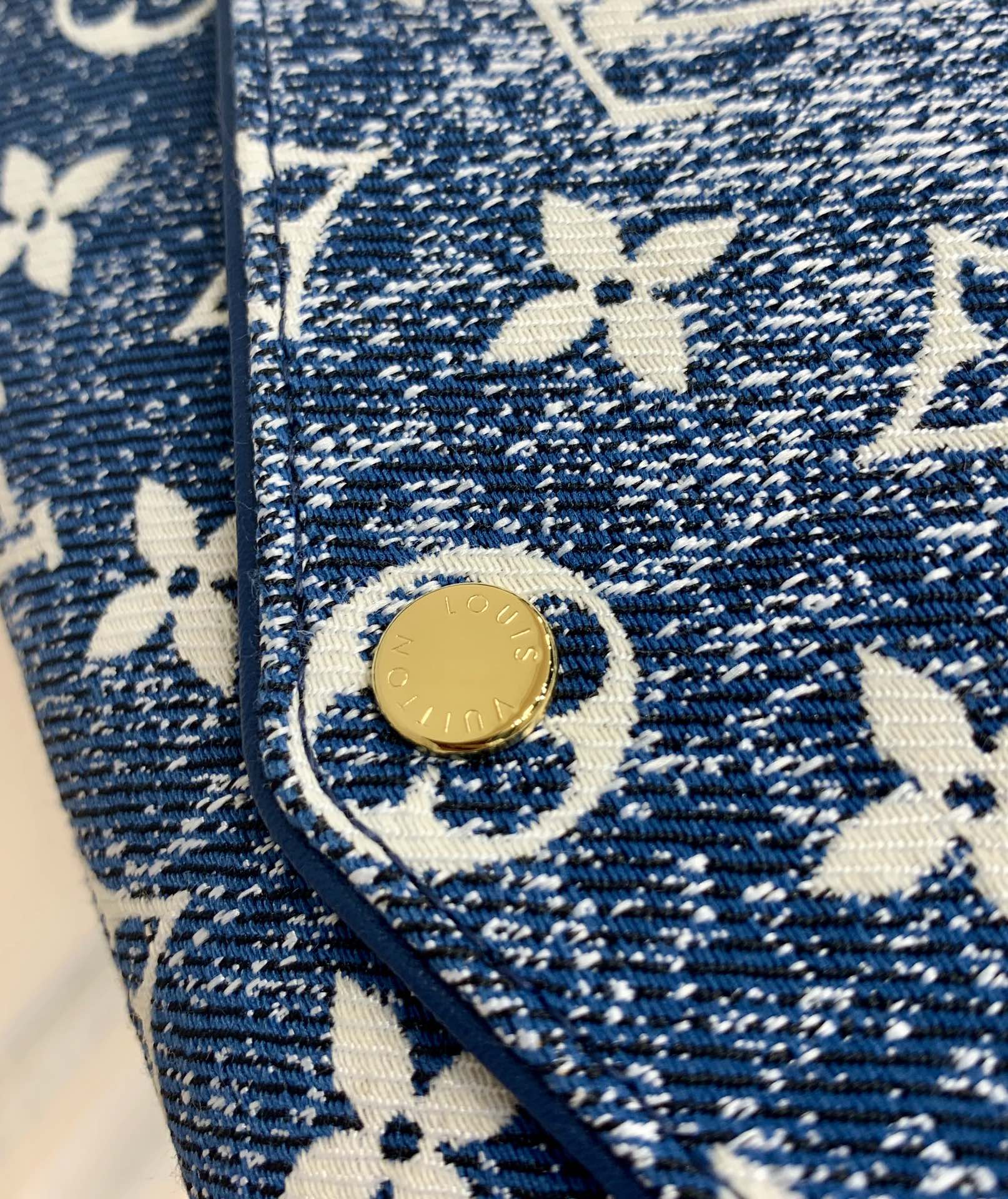 l**is V*t*n sarah wallet m81183-19.5x10.5x2.5cm