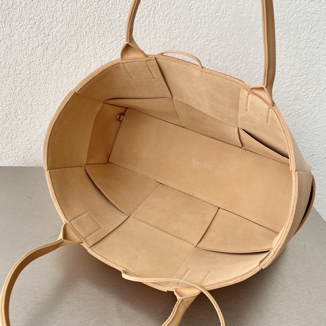 Bo*te*ga ve*ne*tatote-41×27×14cm