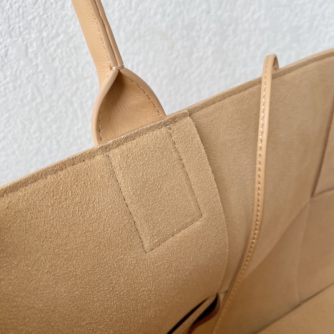 Bo*te*ga ve*ne*tatote-41×27×14cm