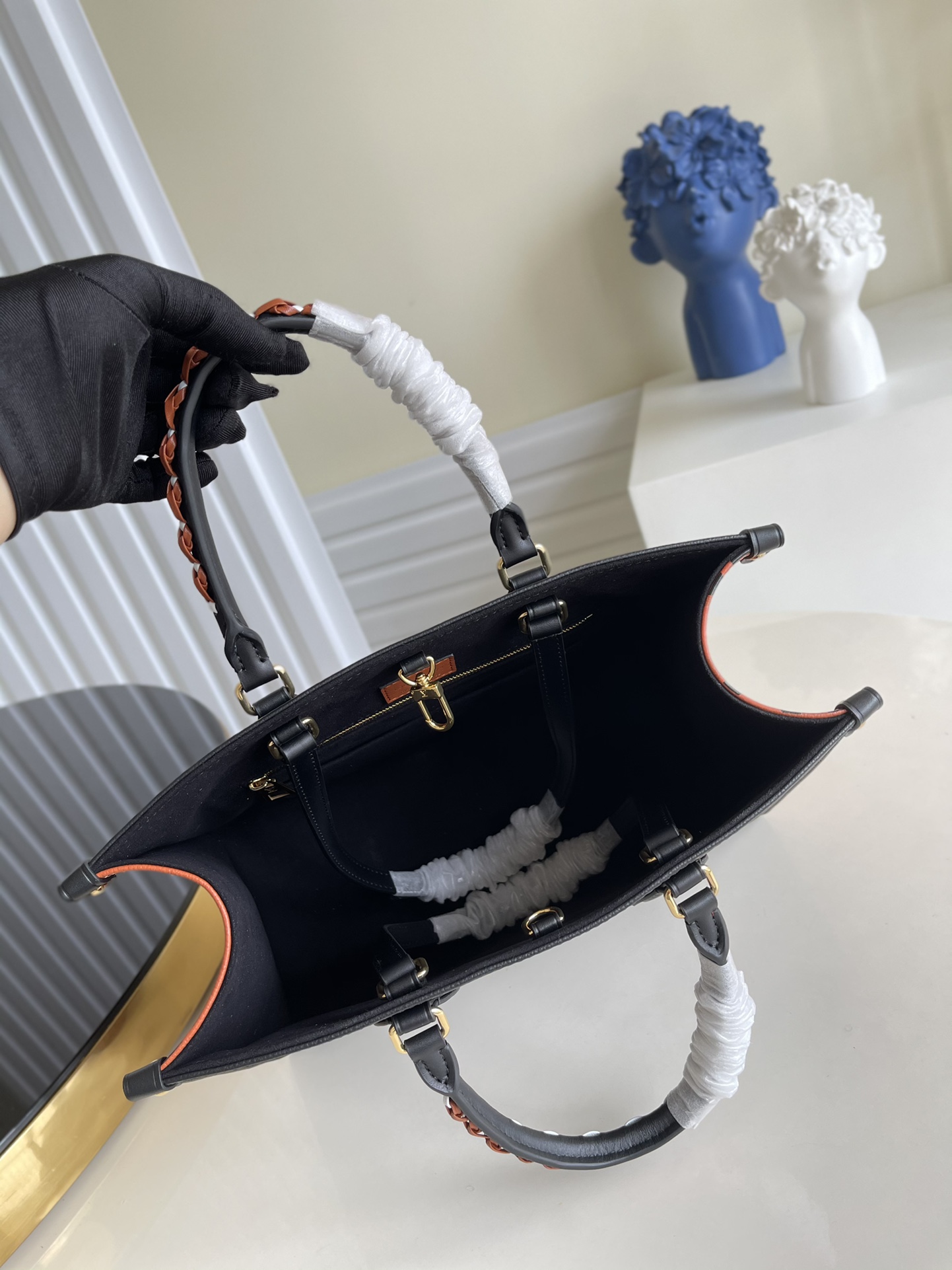 l**is V*t*n onthego handbag-35*27*14cm