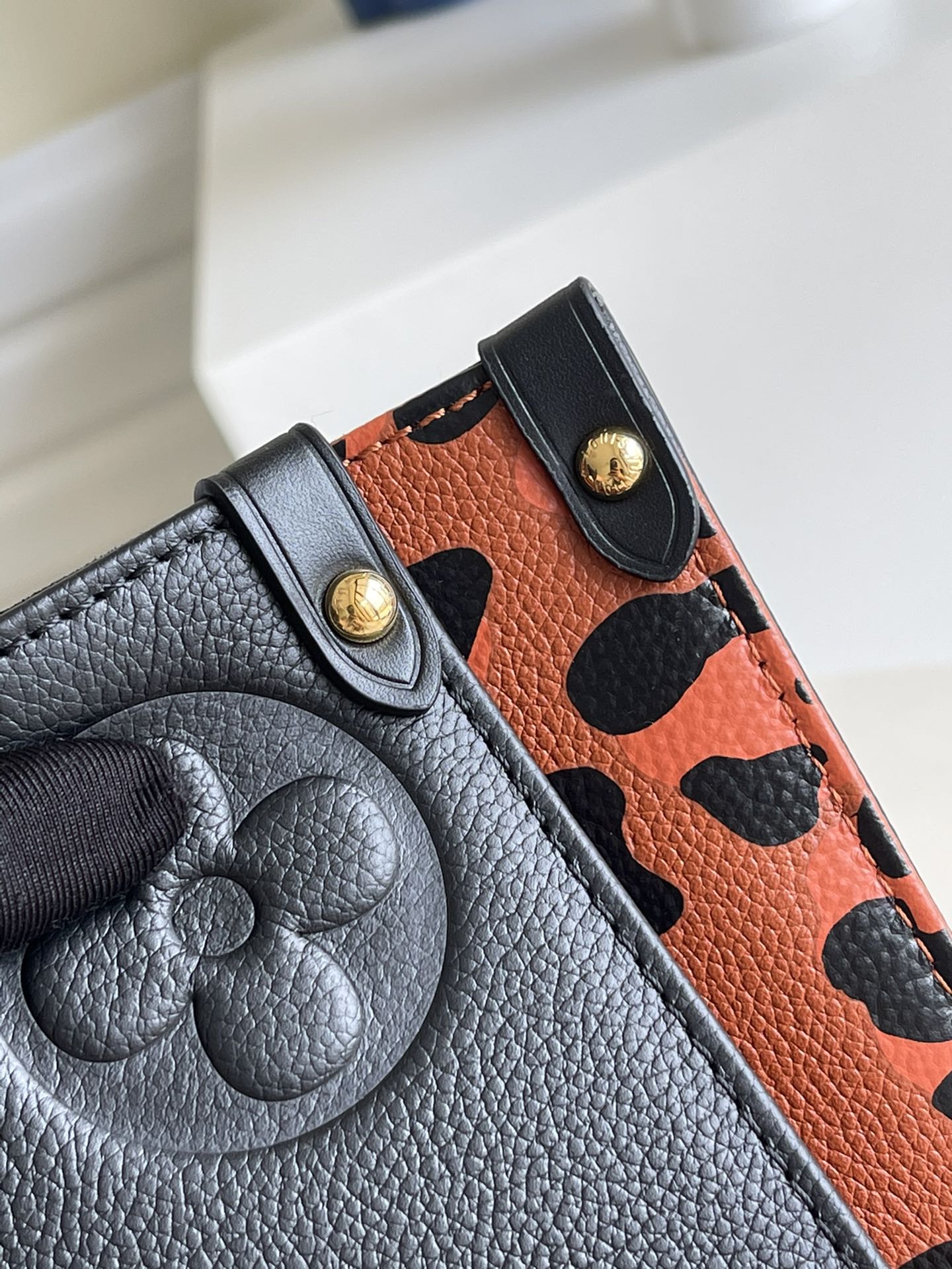 l**is V*t*n onthego handbag-35*27*14cm