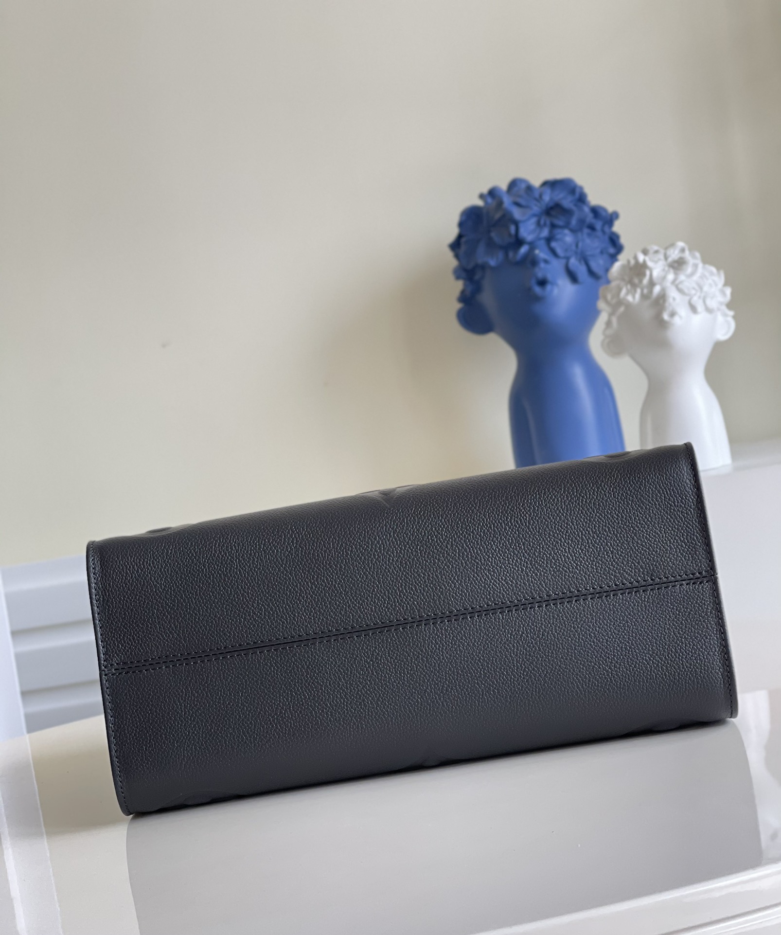 l**is V*t*n onthego handbag-35*27*14cm