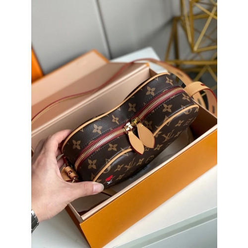 l**is V*t*n game on coeur-21*16*6cm