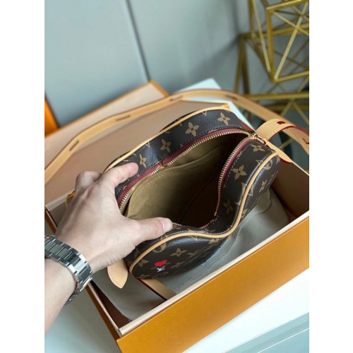 l**is V*t*n game on coeur-21*16*6cm