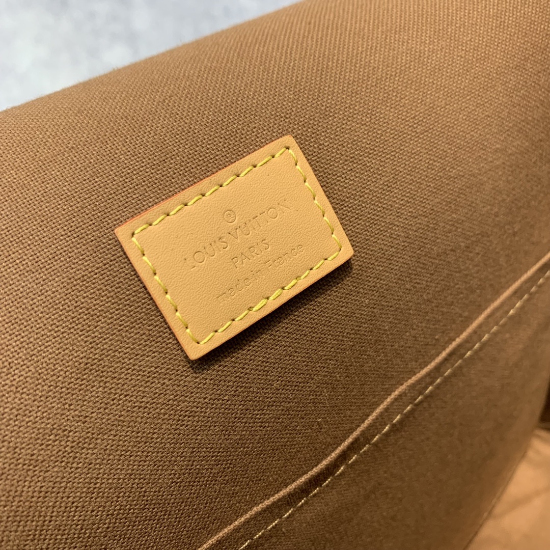 l**is V*t*n m40106 vintage bag-25×9×21cm