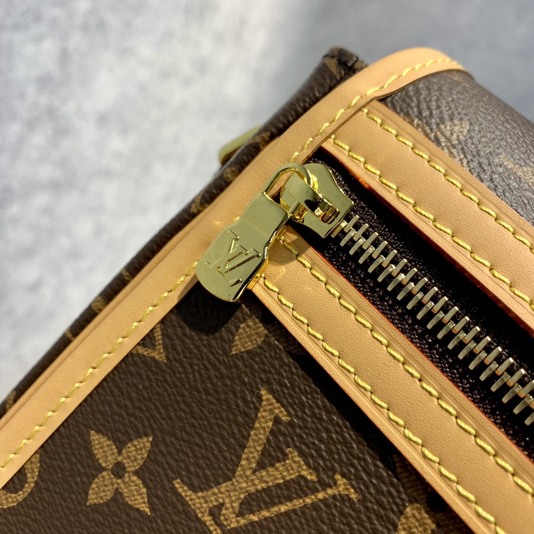 l**is V*t*n m40106 vintage bag-25×9×21cm