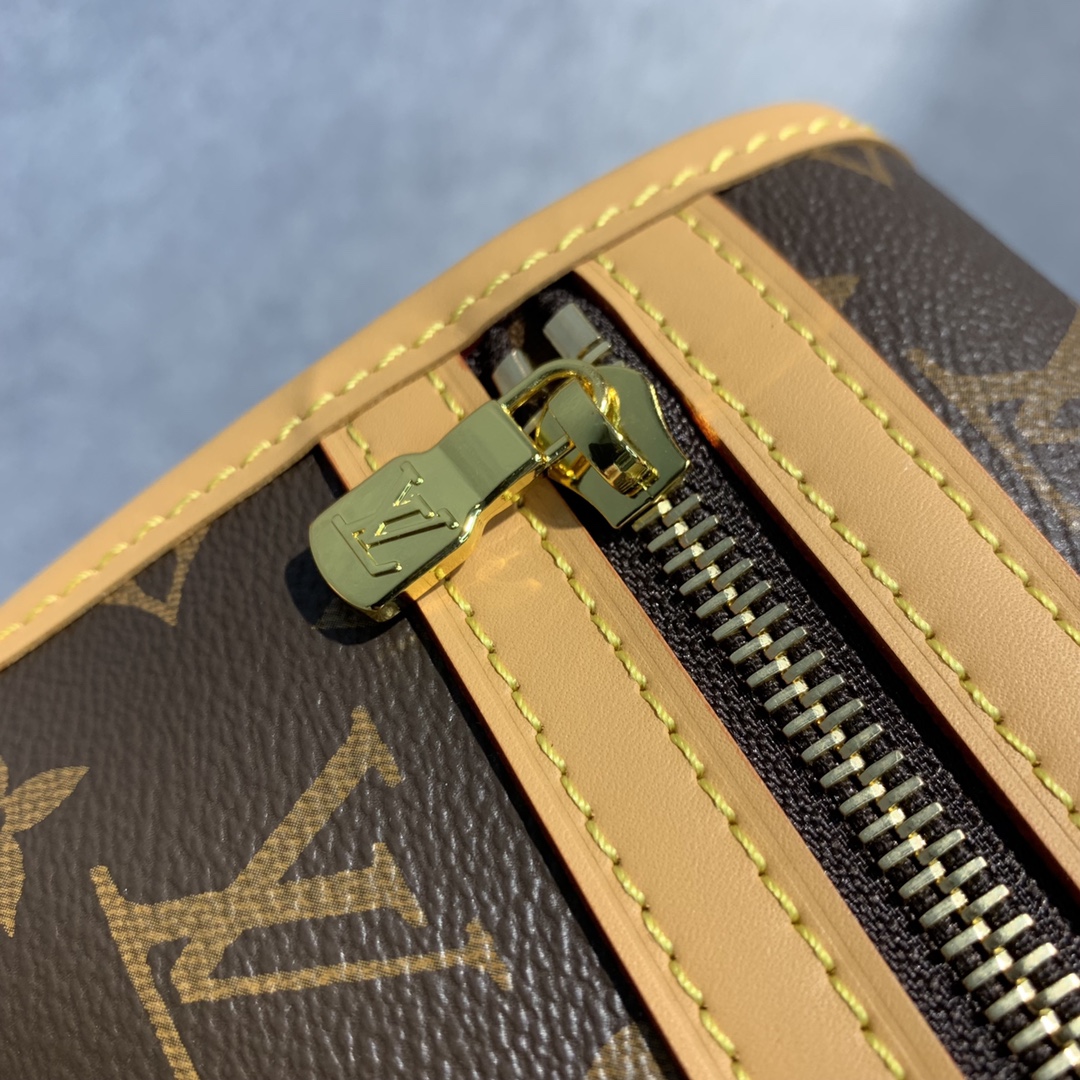 l**is V*t*n m40105 vintage bag-34×9.5×26cm