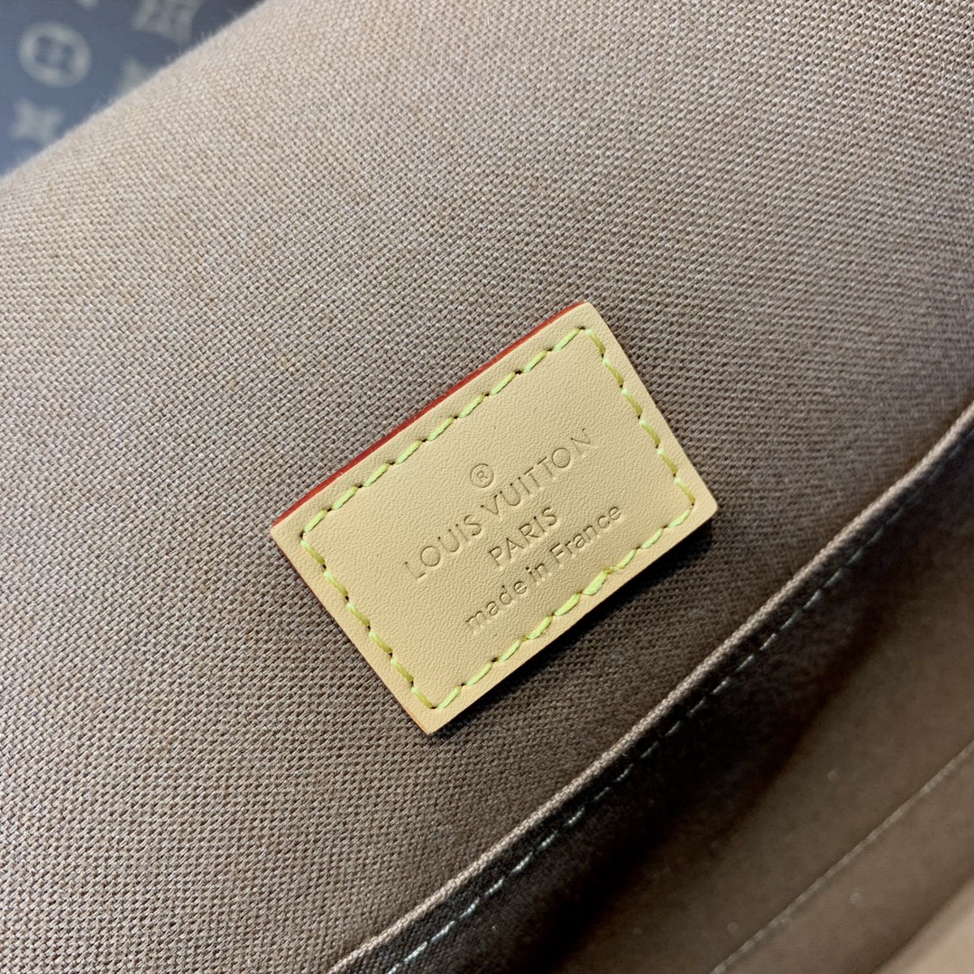 l**is V*t*n m40105 vintage bag-34×9.5×26cm