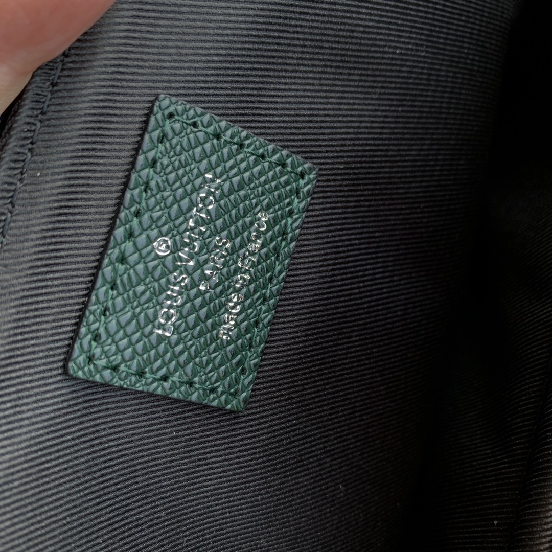 l**is V*t*n slim briefcase-40 x 29 x 4cm