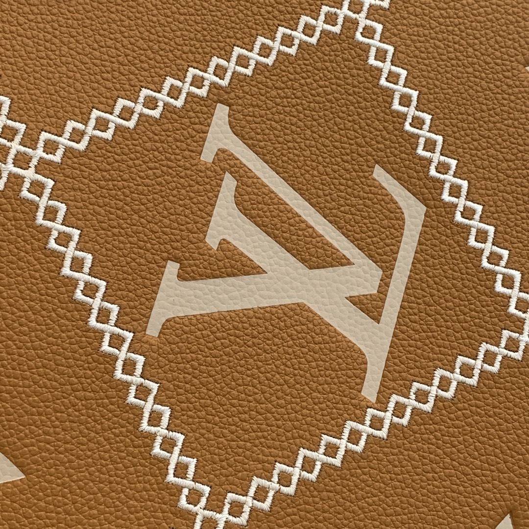 l**is V*t*n by the pooll onthego handbag-35*27*14cm