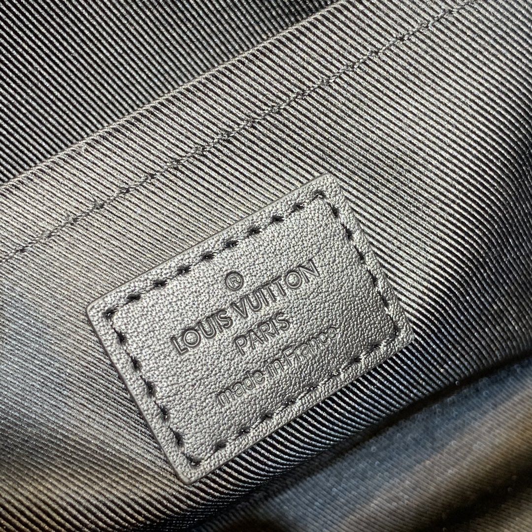 l**is V*t*n m81115 gaston wearable wallet -22*14.5*4.5m