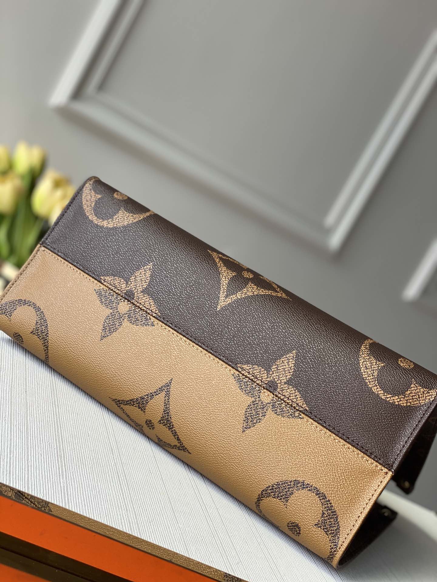 l**is V*t*n small onthego handbag-35*28*15cm(black strap)