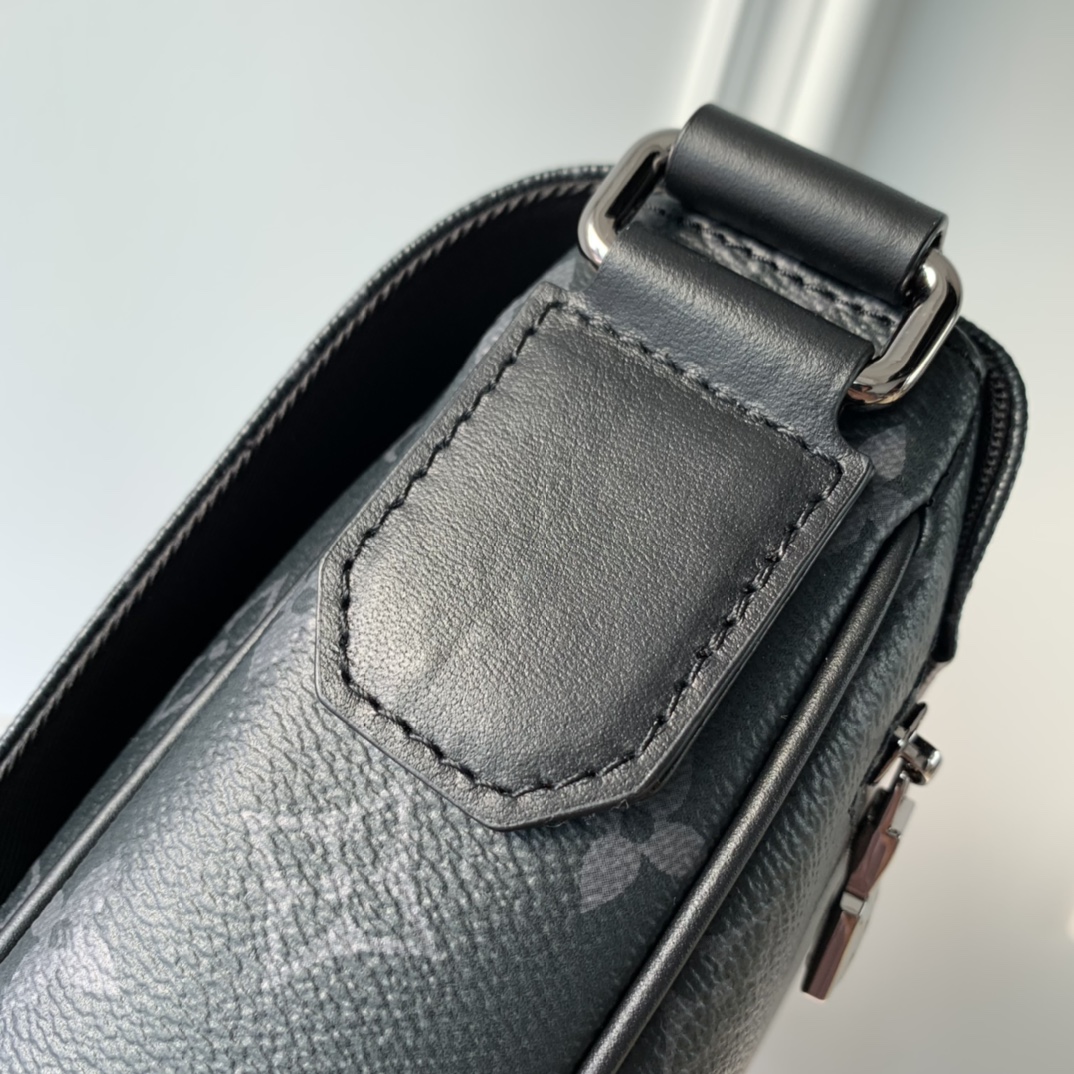 l**is V*t*n district messenger bag-m46255-26*20*7cm