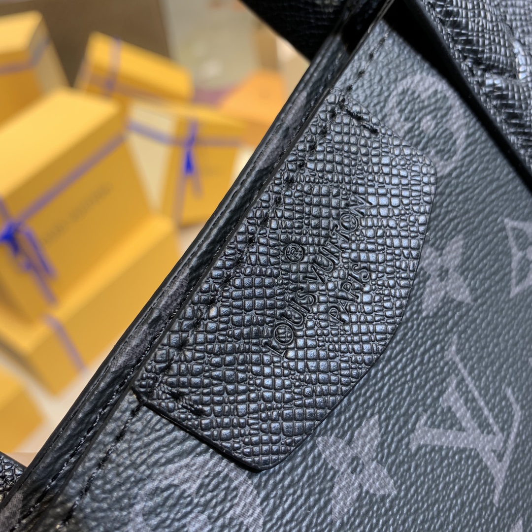 l**is V*t*n m30431 outdoor -39*35*14.5m