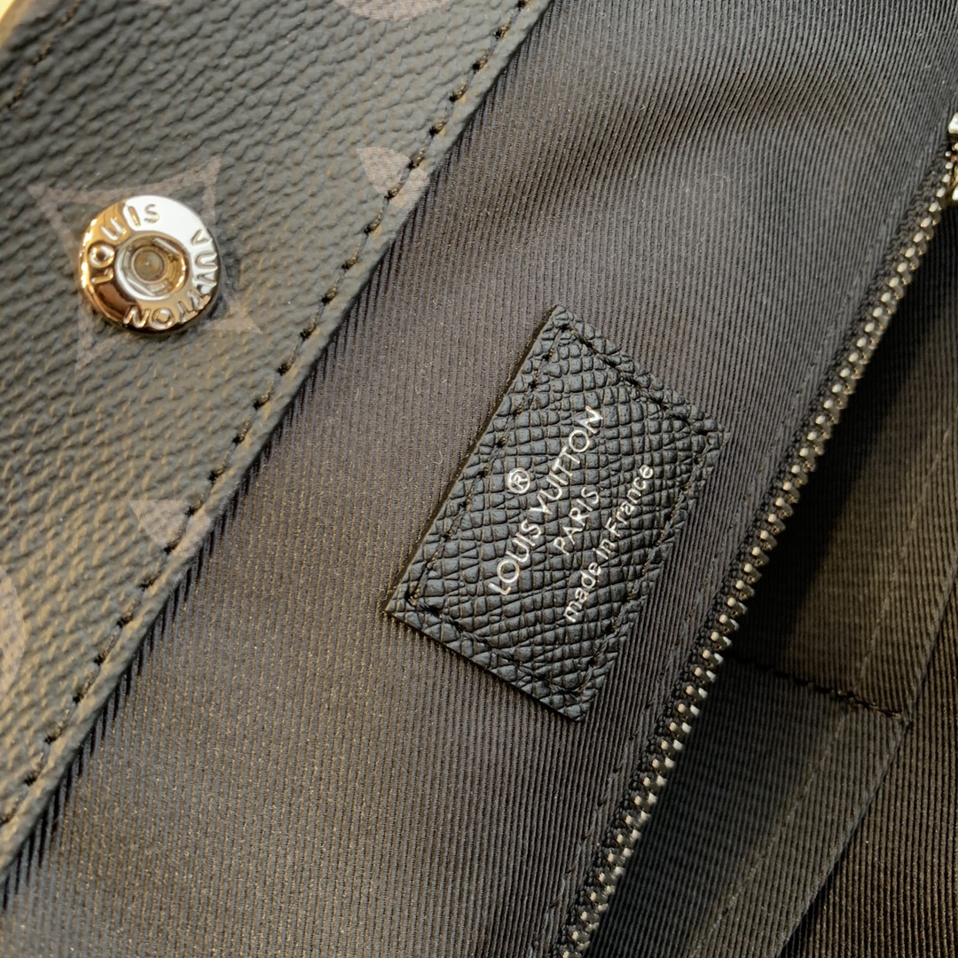 l**is V*t*n m30431 outdoor -39*35*14.5m