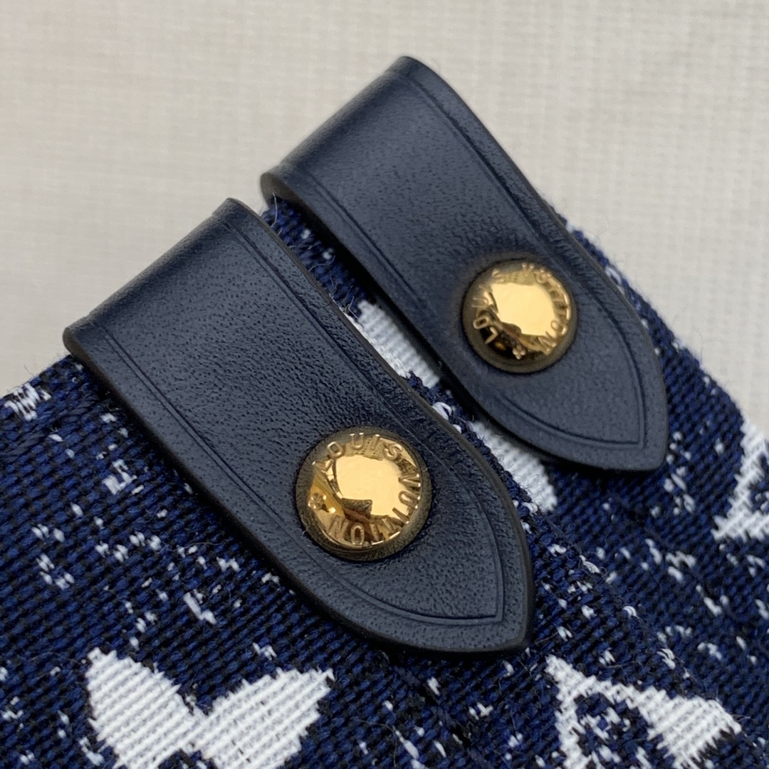 l**is V*t*n onthego handbag-35*27*14cm