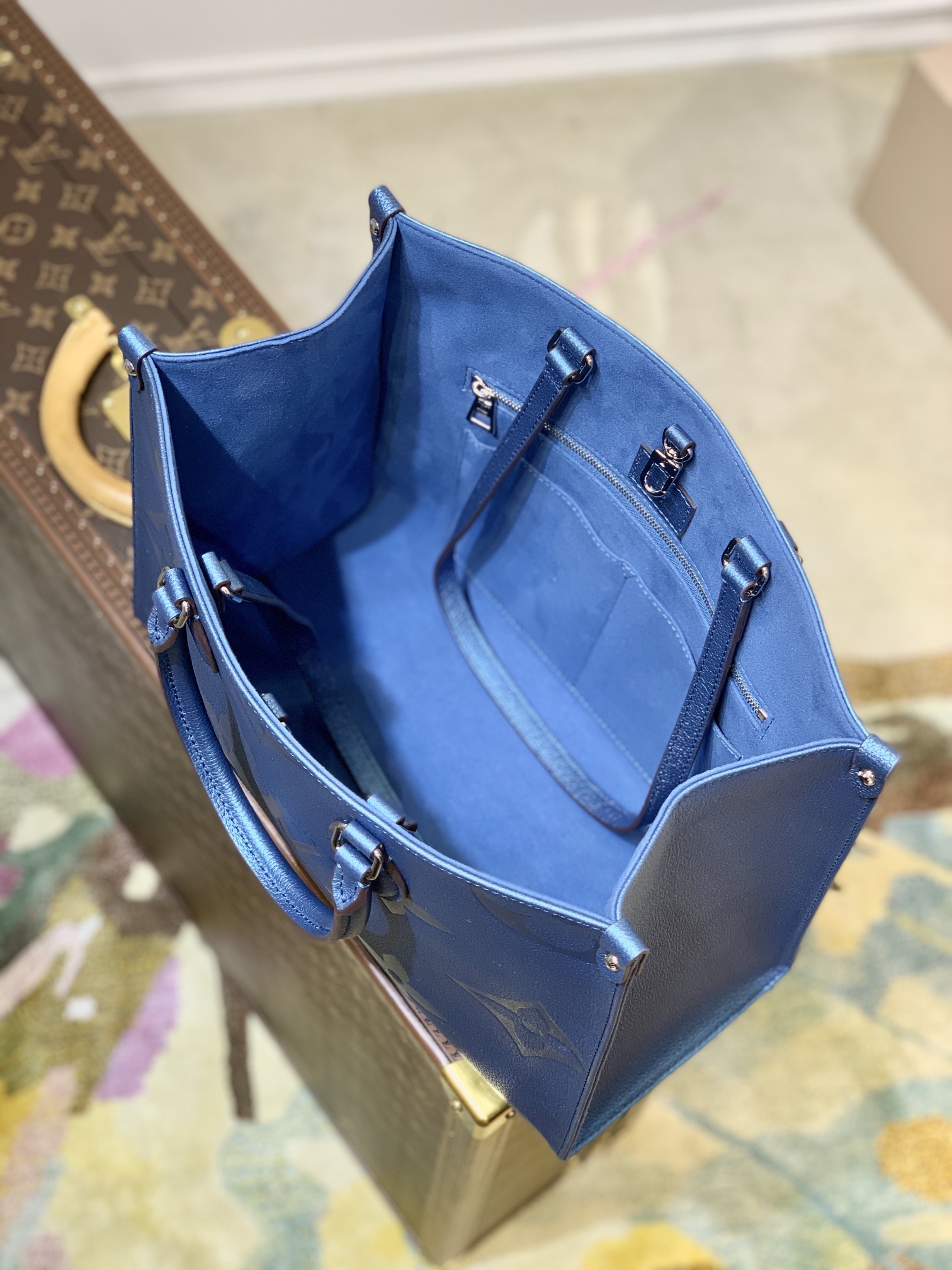 l**is V*t*n onthego handbag-35*27*14cm