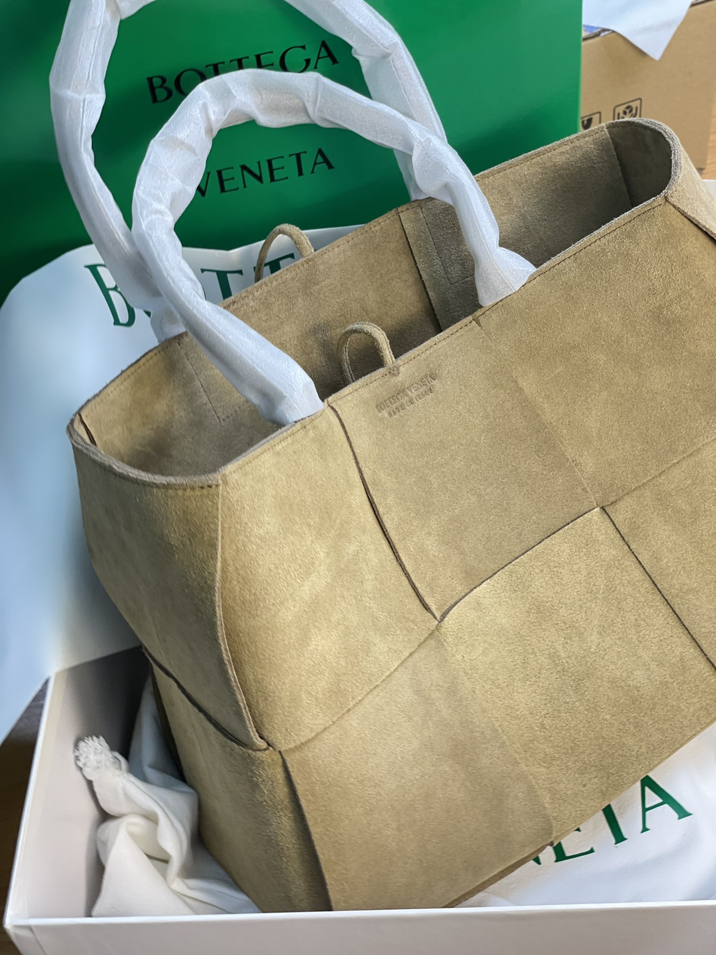 Bo*te*ga ve*ne*tatote-41×27×14cm