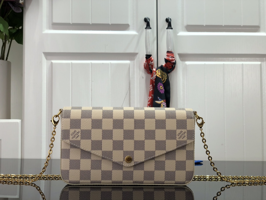 l**is V*t*n pochette félicie wallet -21*11* 2cm