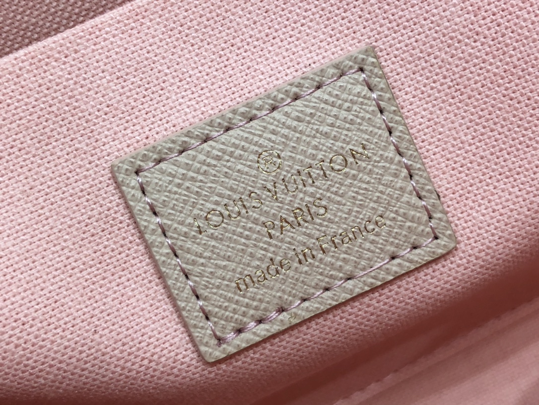 l**is V*t*n pochette félicie wallet -21*11* 2cm