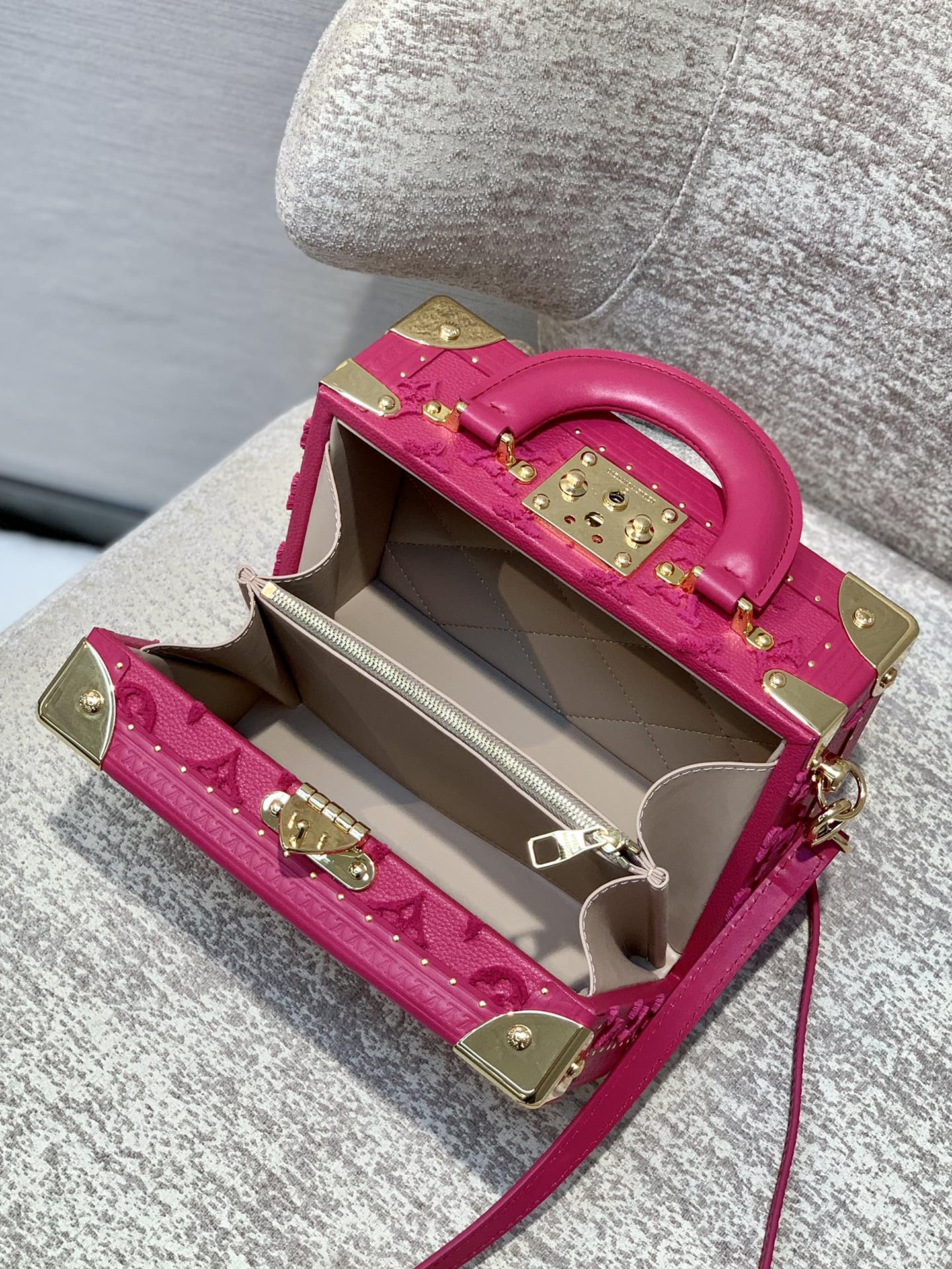 l**is V*t*n valisette trésor-22.5 x 16x 11cm