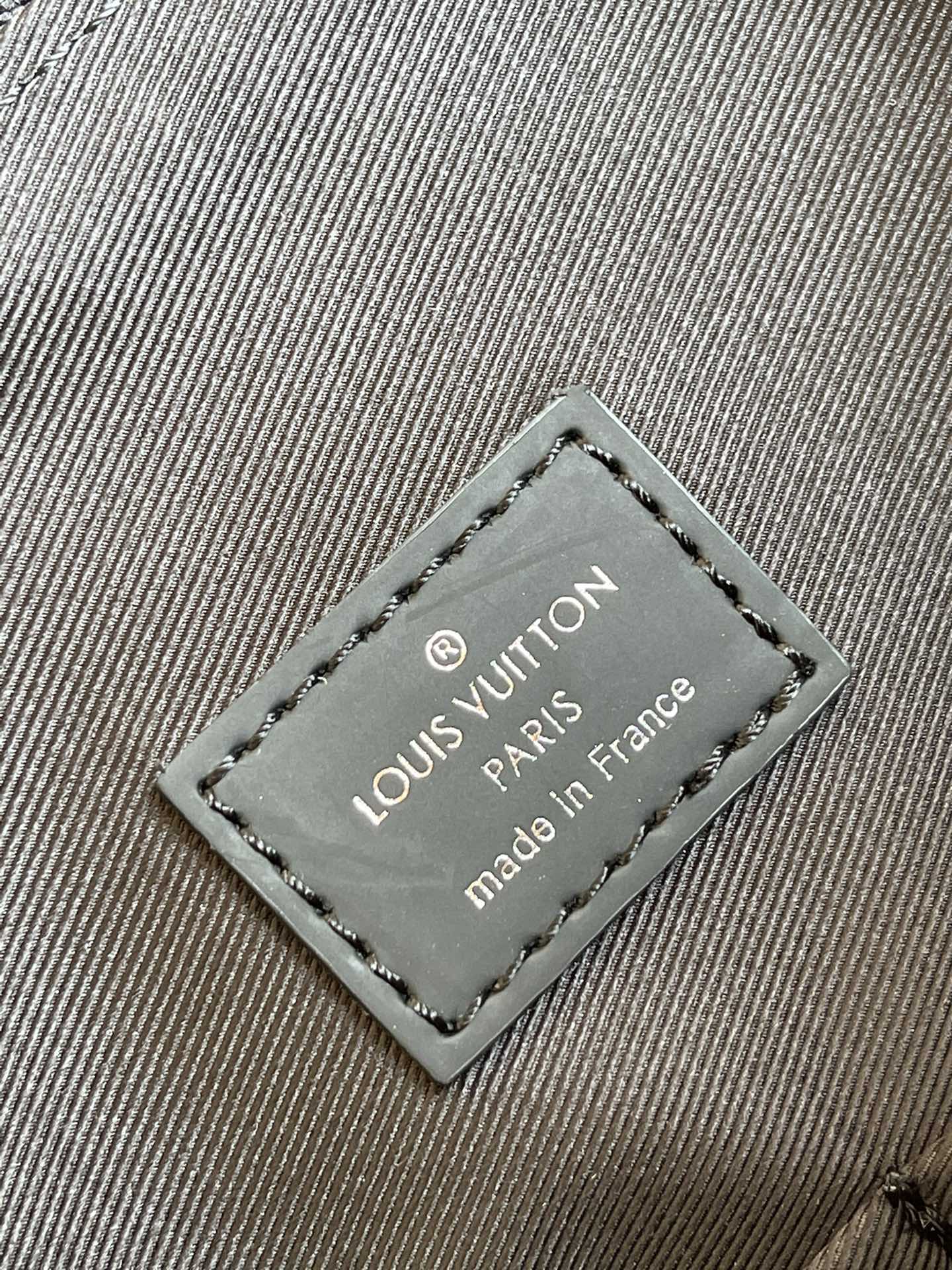 l**is V*t*n briefcase explorer handbags-39*30*10 cm