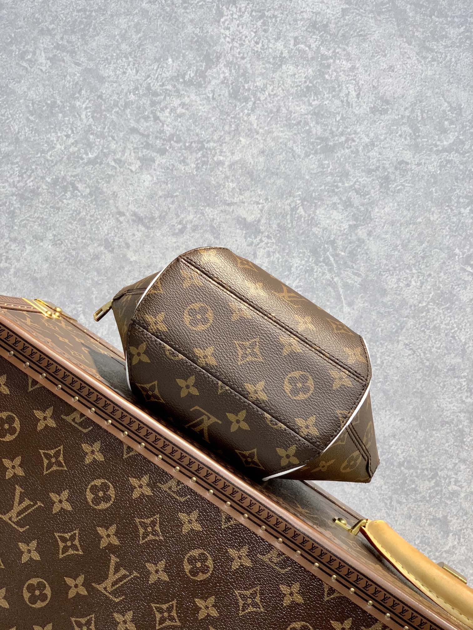 l**is V*t*n m20752 ellipse bb-23*20*10cm