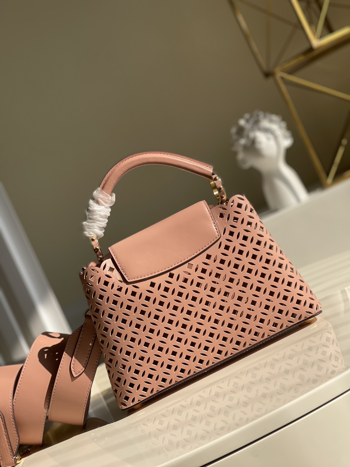 l**is V*t*n capucines handlebag-21* 14* 8&27*21*10cm