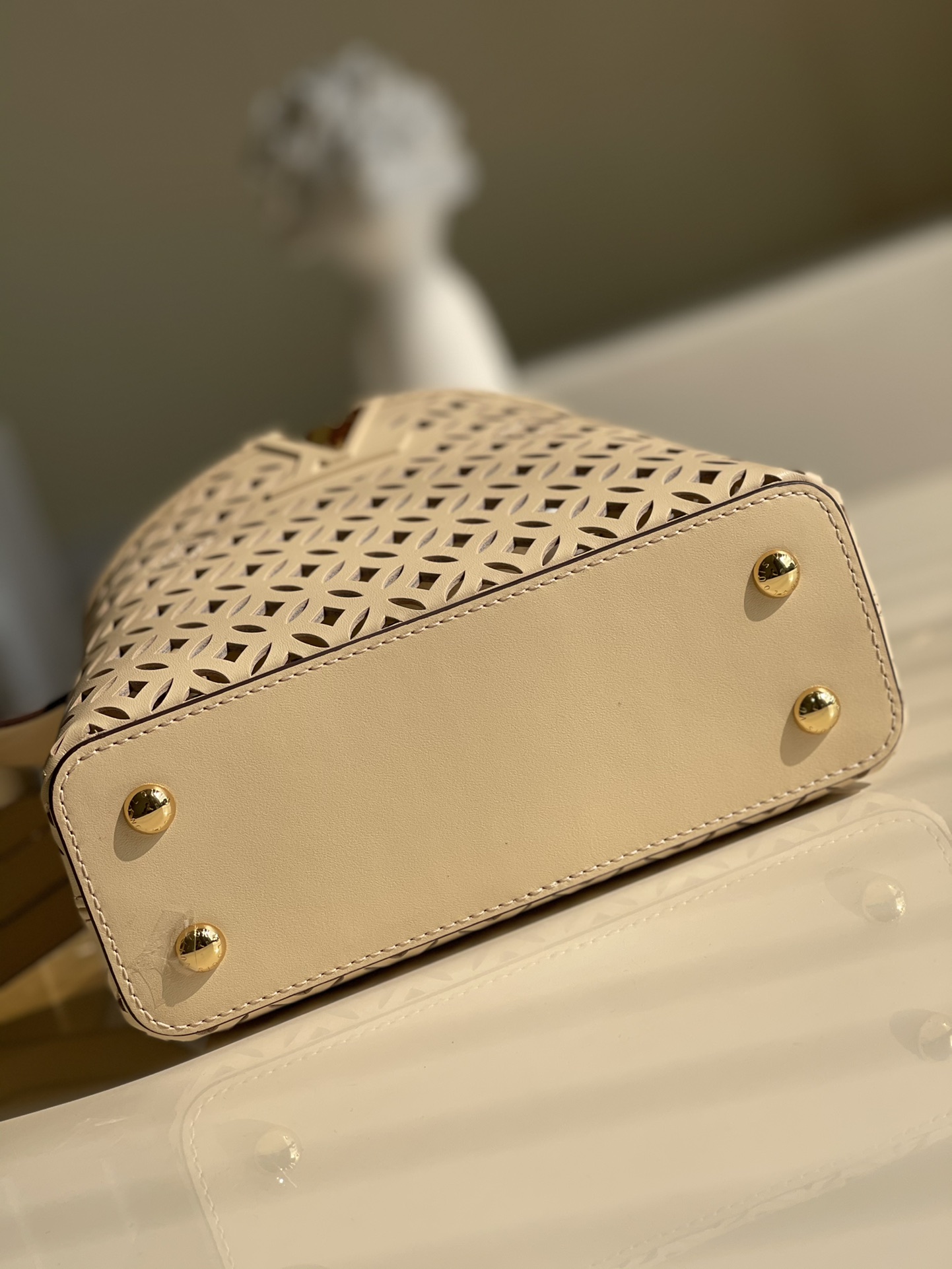 l**is V*t*n capucines handlebag-21* 14* 8&27*21*10cm