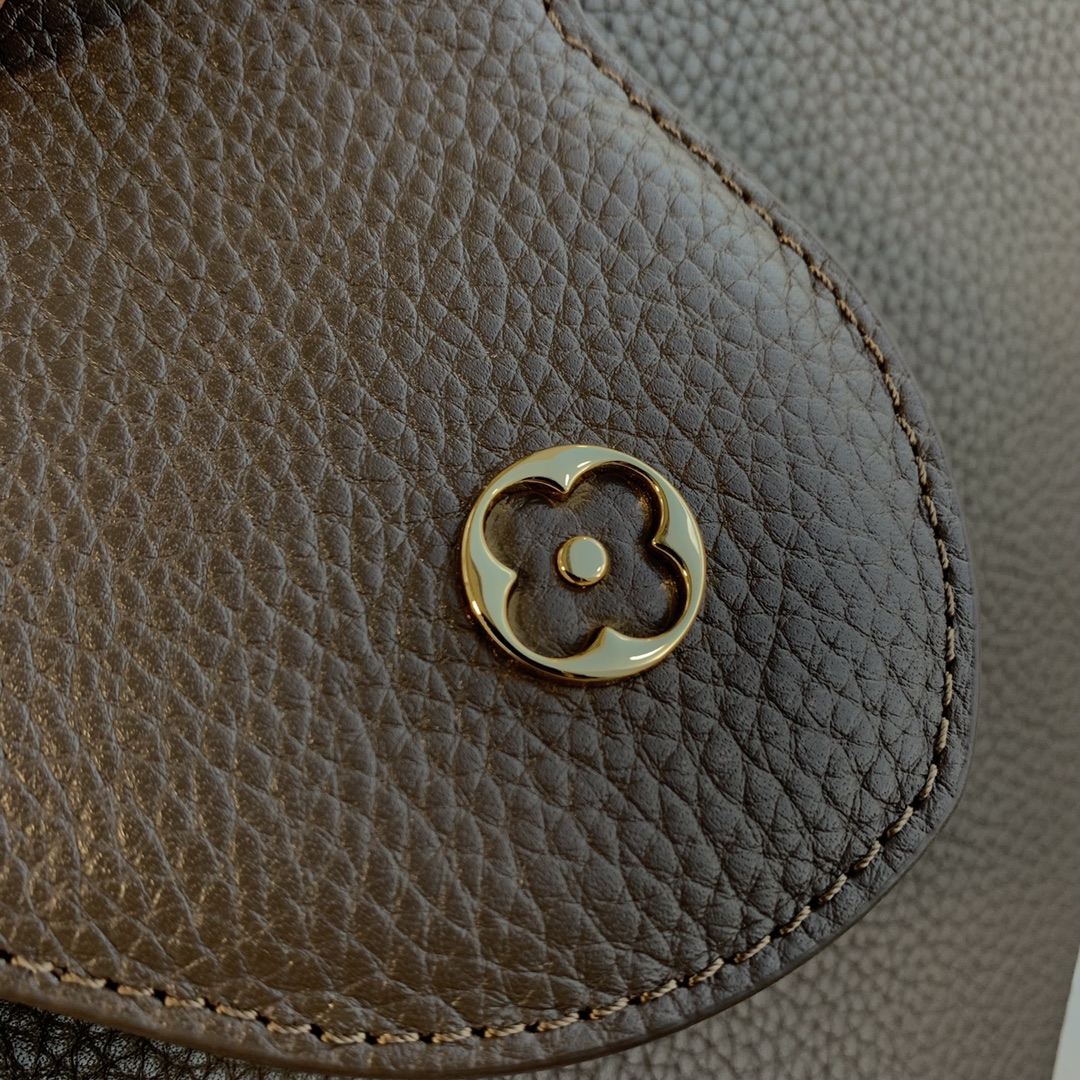 l**is V*t*n capucines bb-27*18*9cm