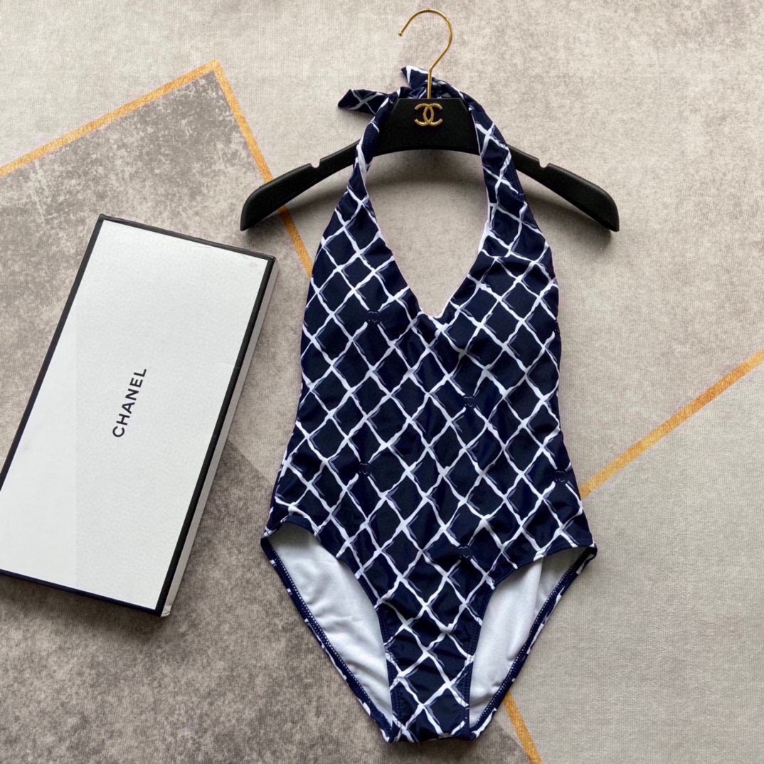 l**is V*t*n swimsuit