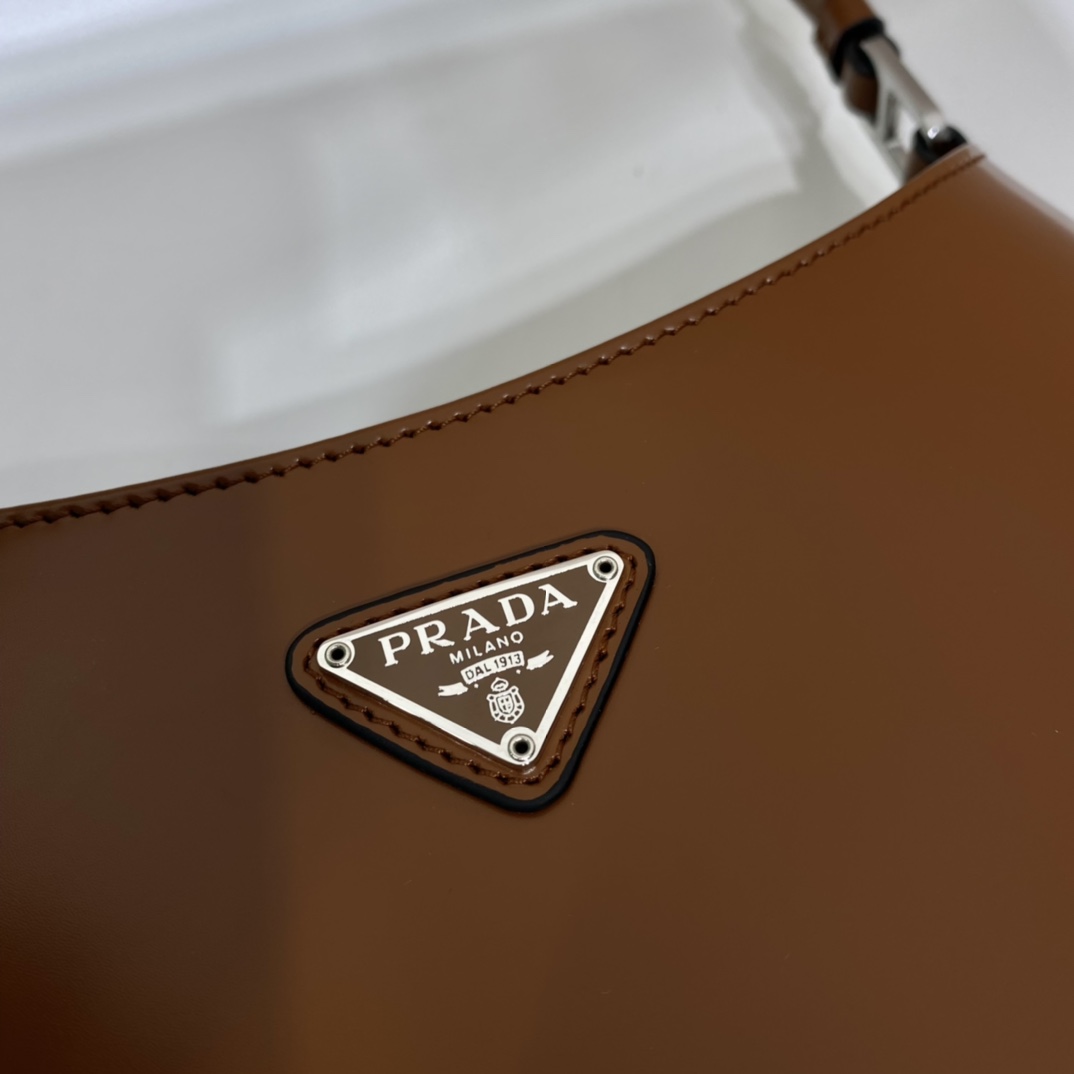 Pra*a cleo handbags-patent leather-26.5*15*4cm