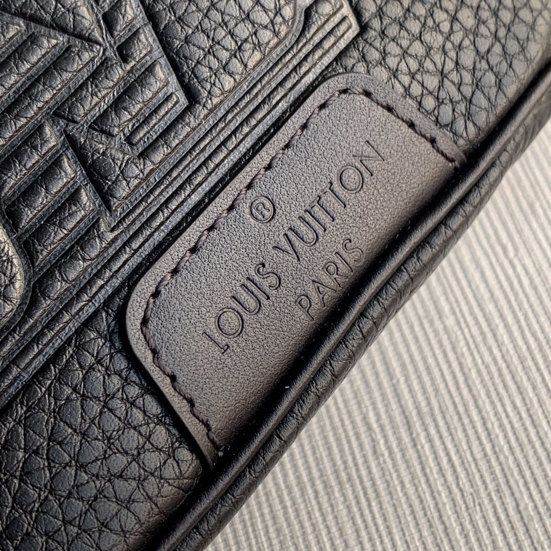 l**is V*t*n discovery bumbag-47*20*9cm