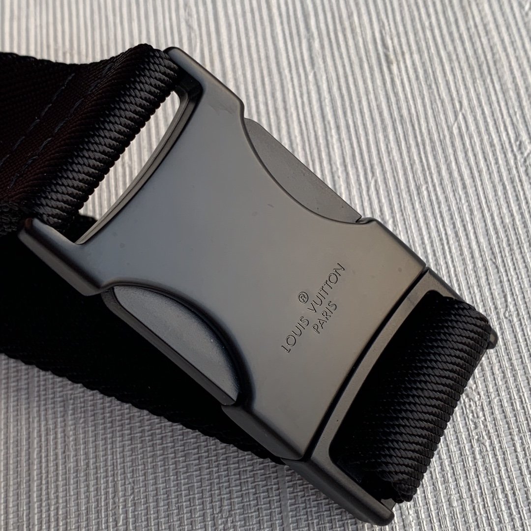 l**is V*t*n discovery bumbag-47*20*9cm