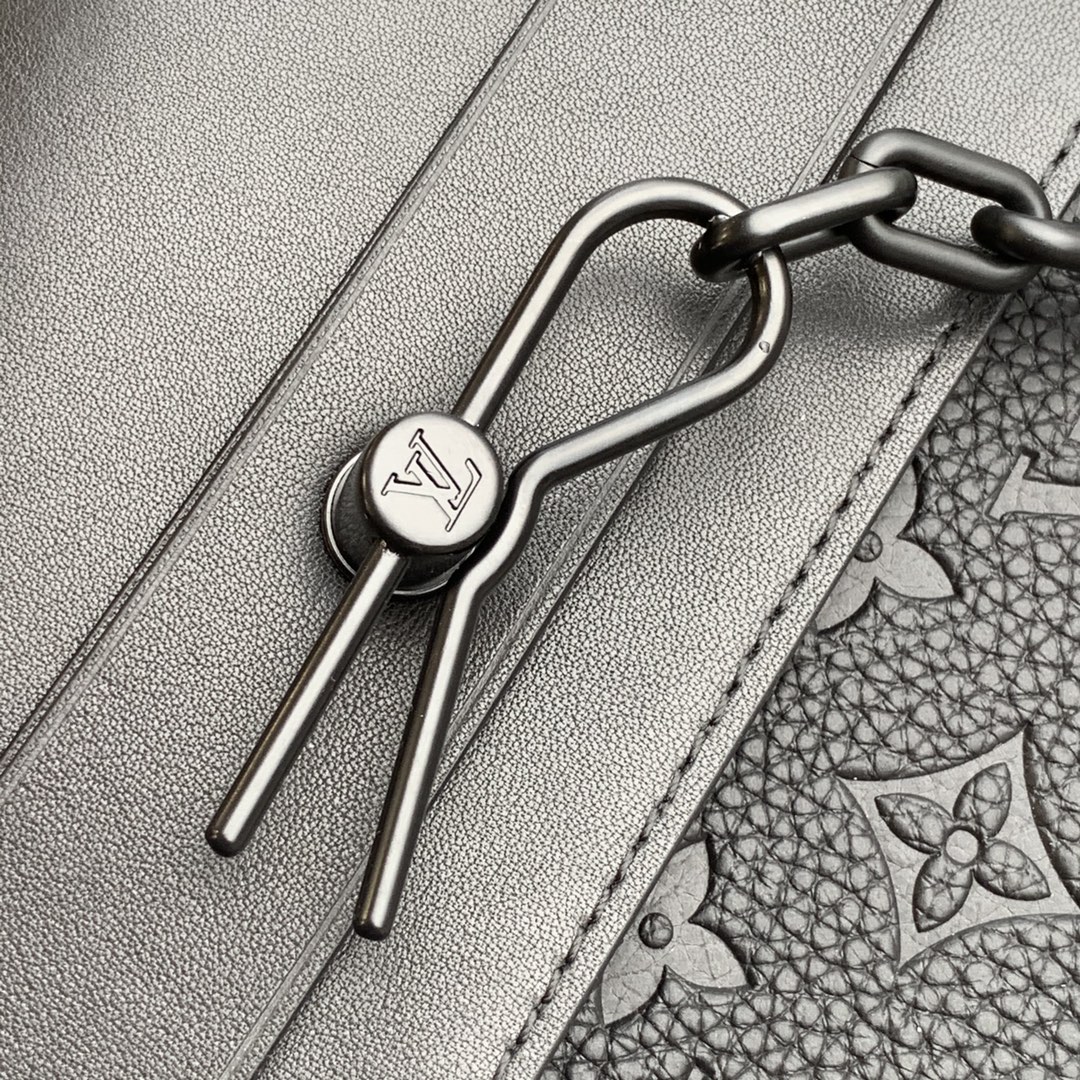 l**is V*t*n pochette steamer -m80107-32 x 22 x 4cm