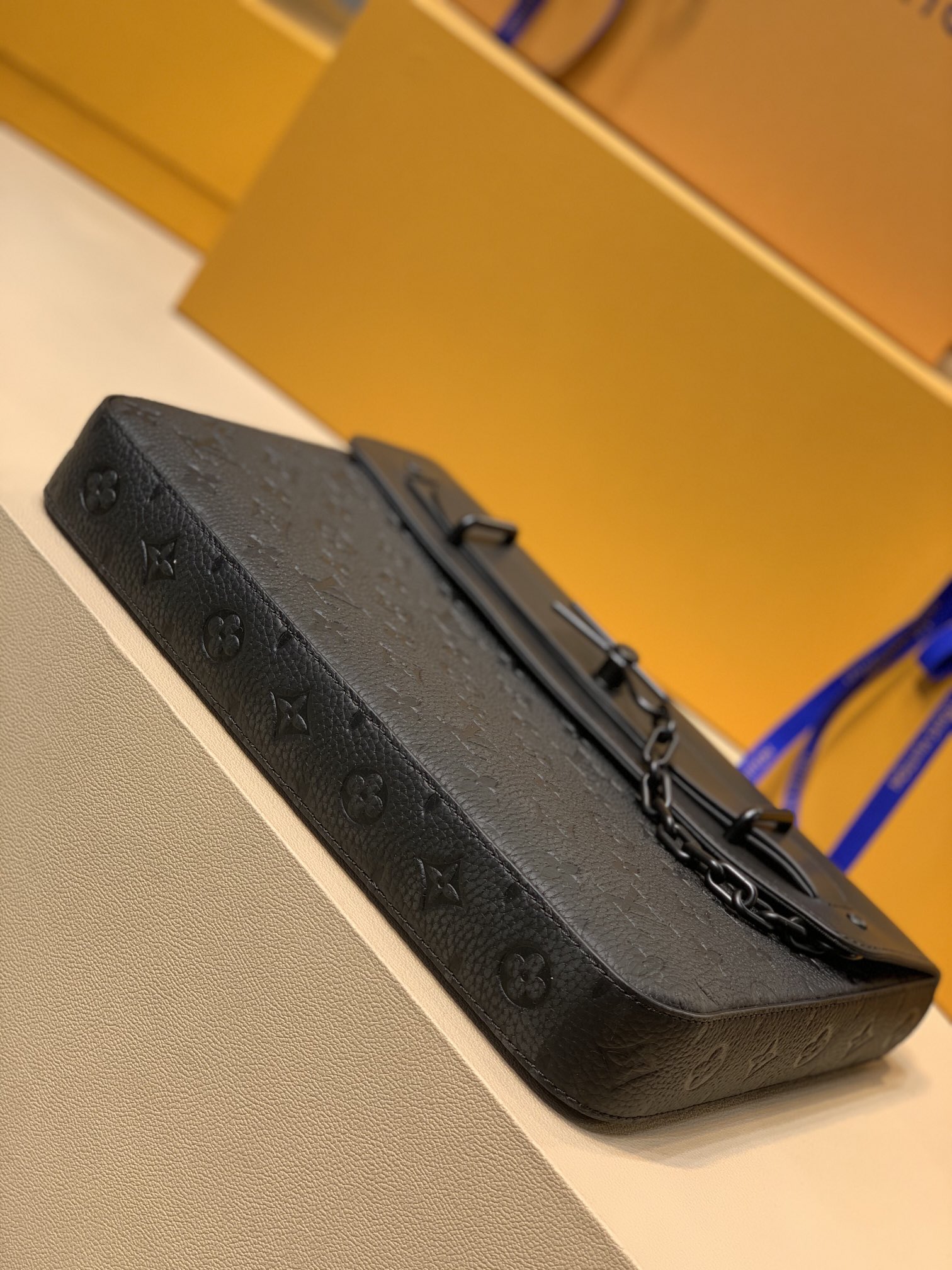 l**is V*t*n pochette steamer -m80107-32 x 22 x 4cm