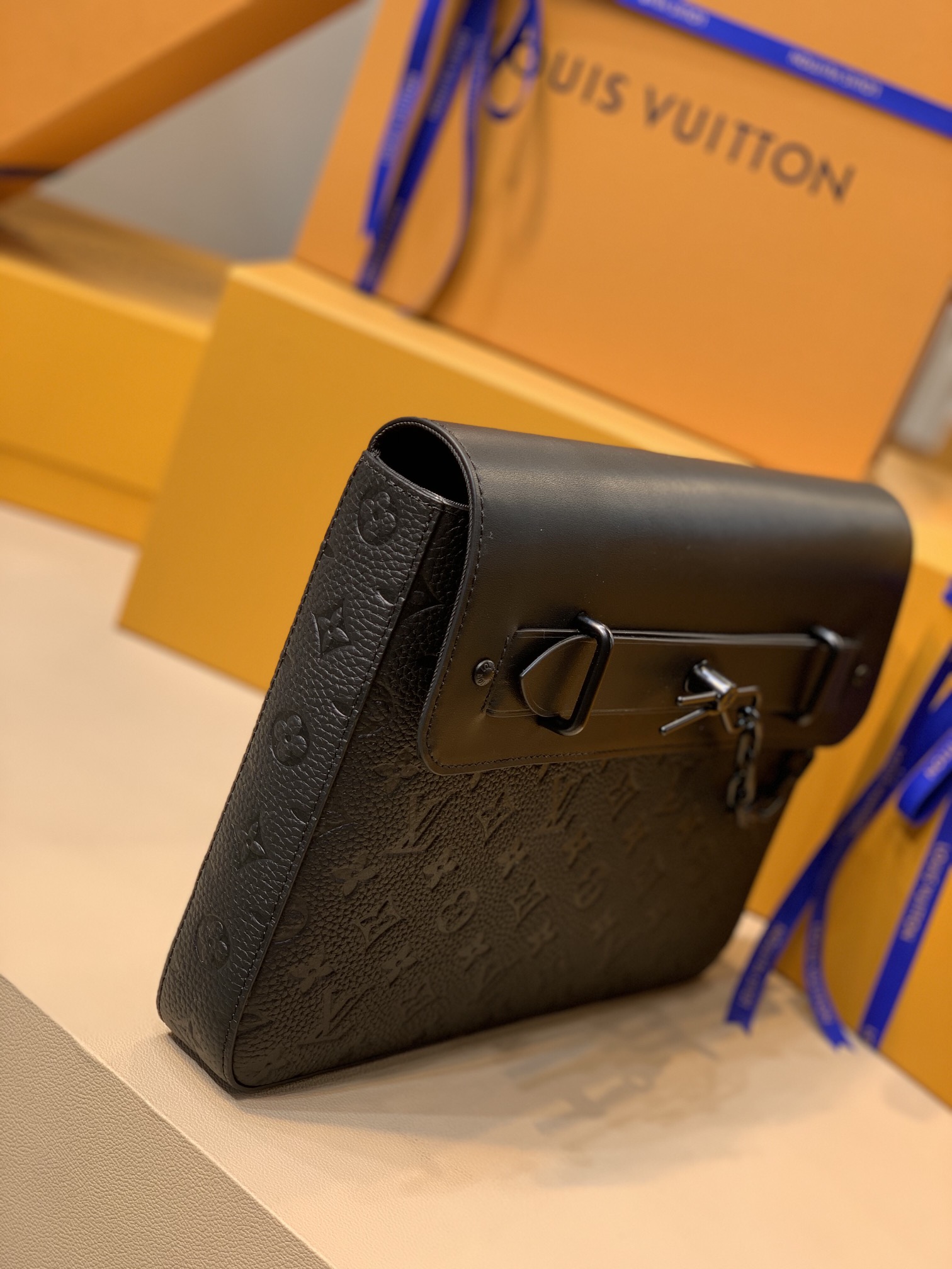 l**is V*t*n pochette steamer -m80107-32 x 22 x 4cm