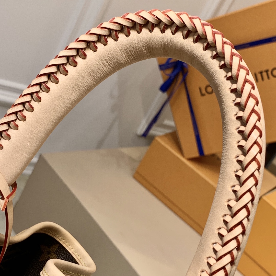 l**is V*t*n artsy bag-41*18*30.5cm