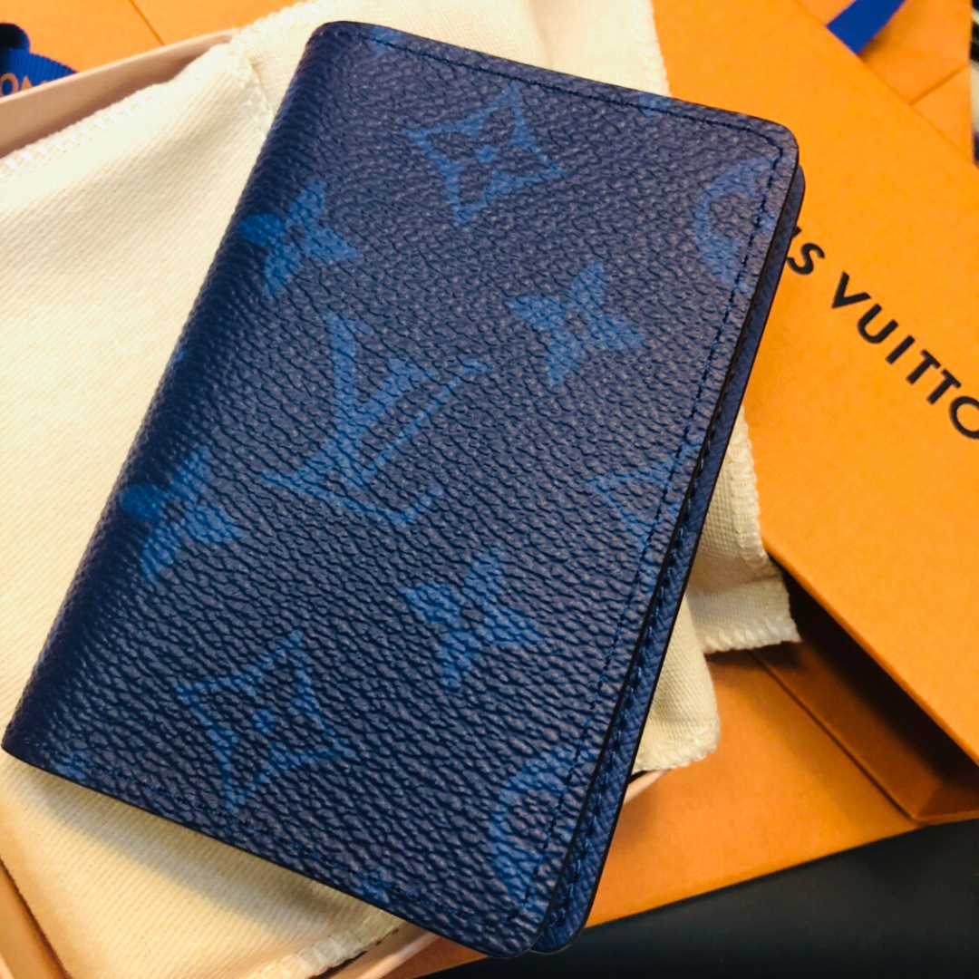 l**is V*t*n wallet-11*8.5*2cm