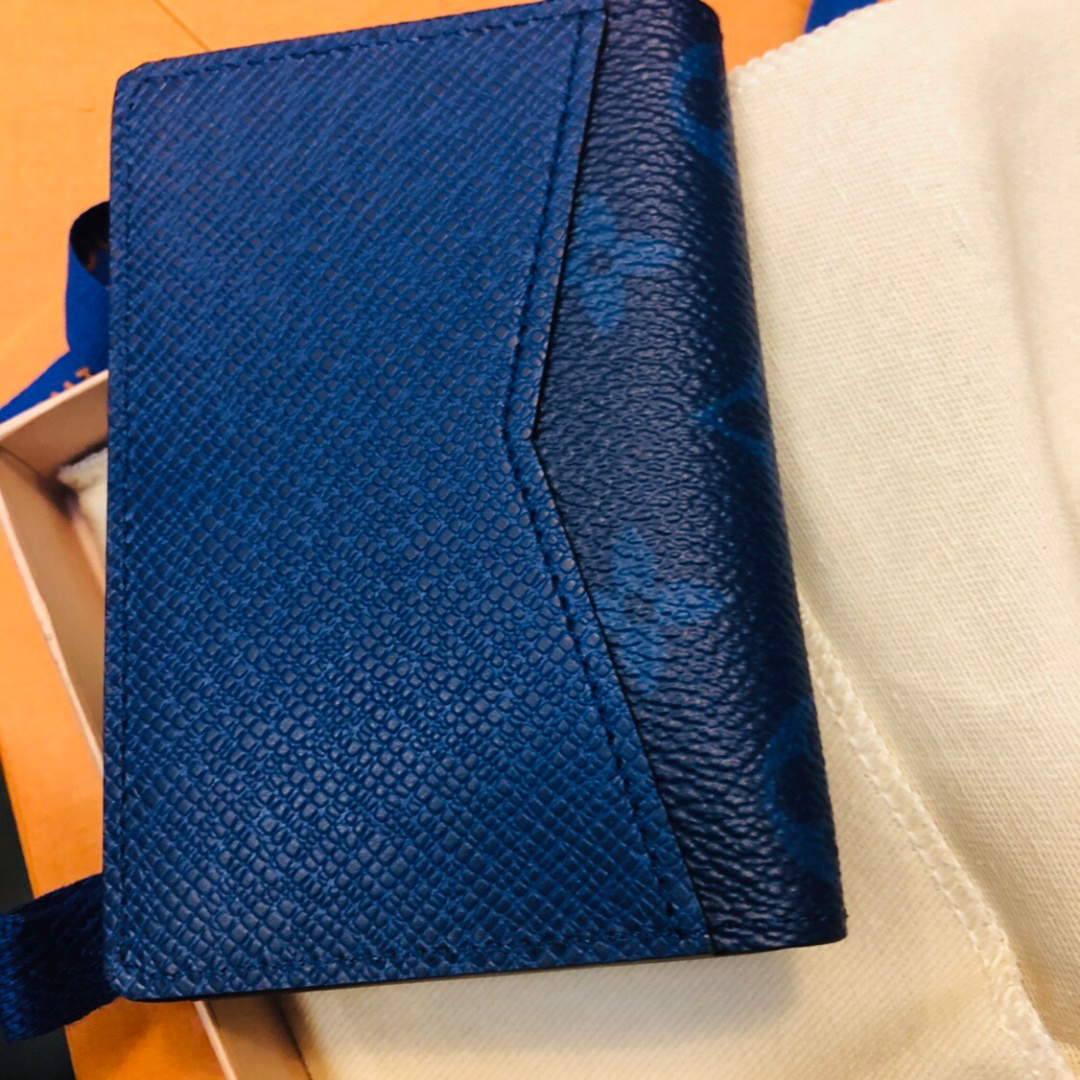 l**is V*t*n wallet-11*8.5*2cm