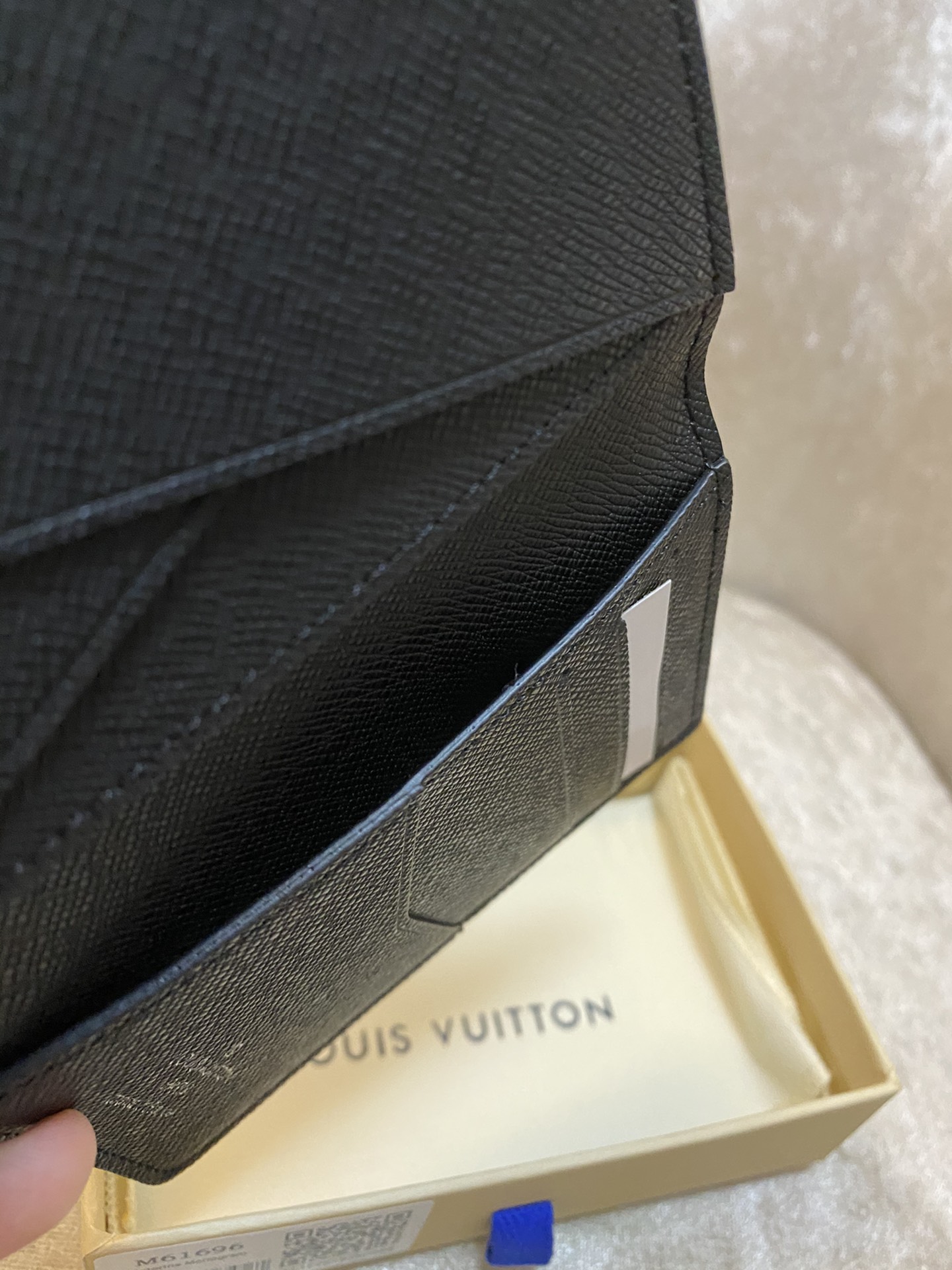 l**is V*t*n pocket organizer wallet-11x7cm