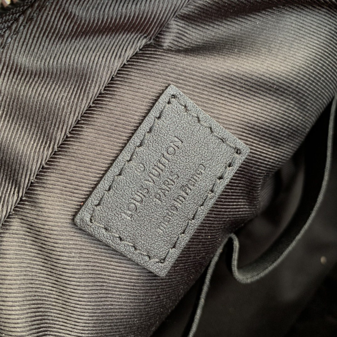 l**is V*t*n pouch-26*17*71cm