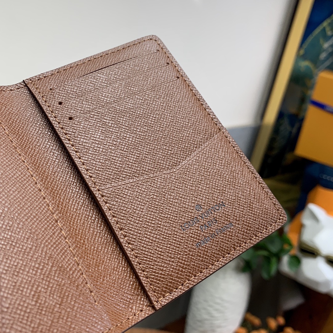 l**is V*t*n wallet-m60502-8x11cm