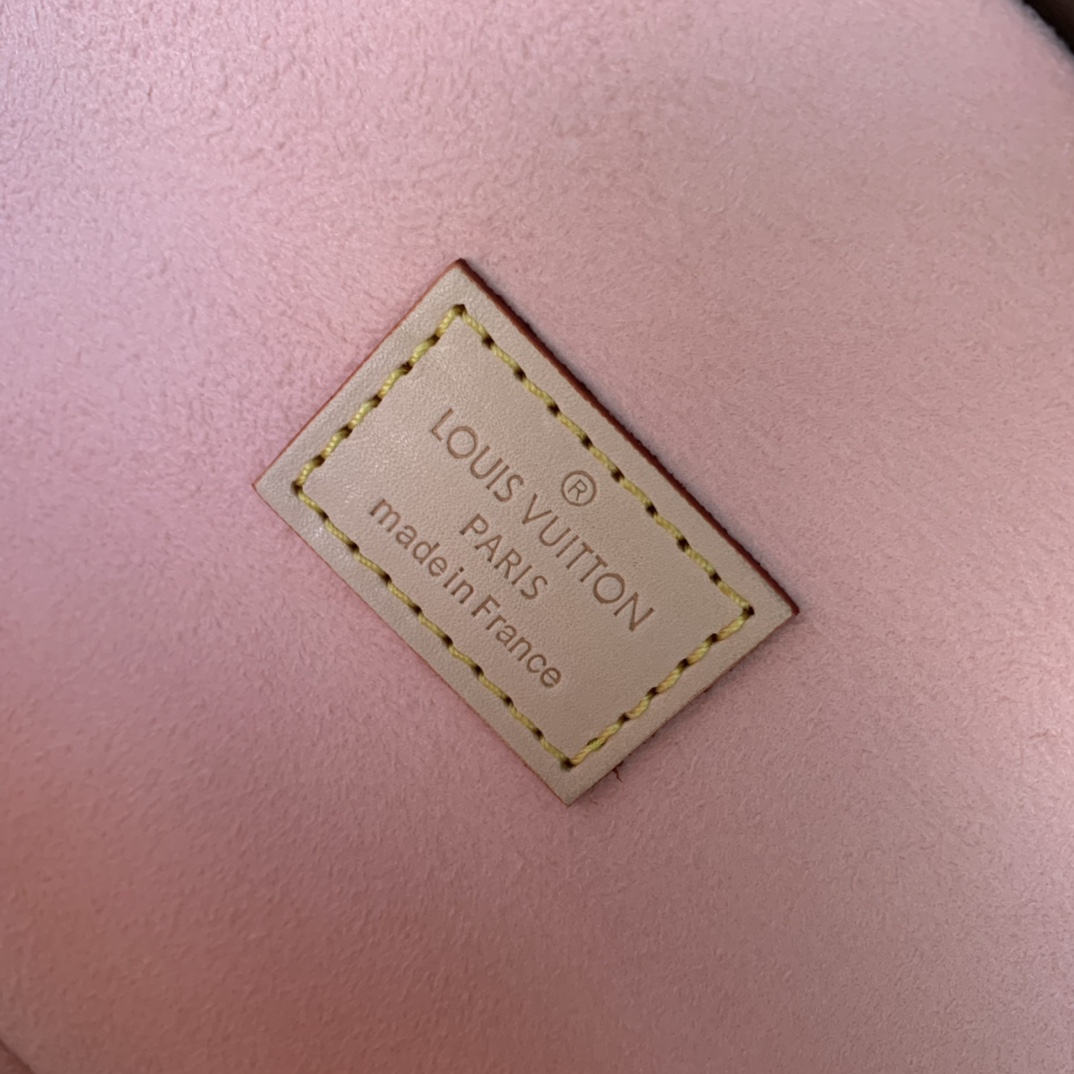 l**is V*t*n jewelry box-24*13*17cm