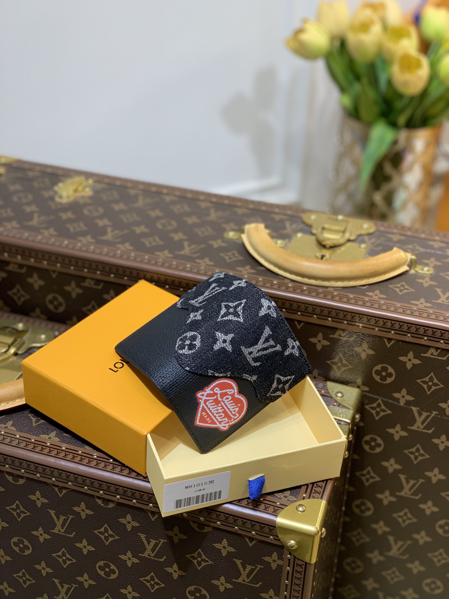 l**is V*t*n wallet-11*8.5*2cm