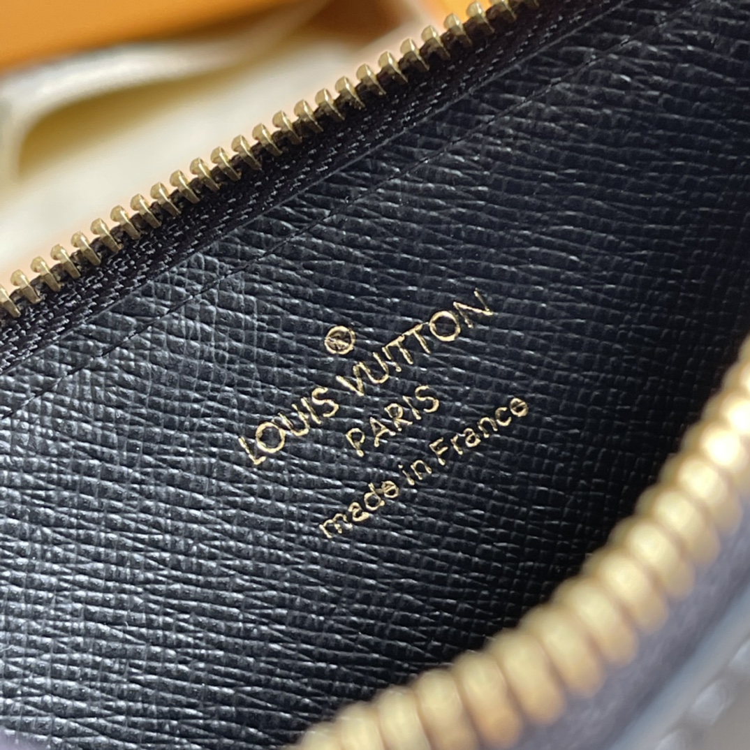 l**is V*t*n slim purse wallet-20*11*0.5cm