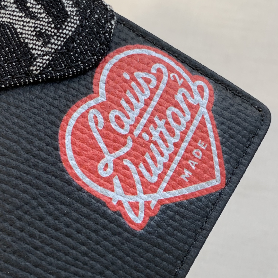 l**is V*t*n slender wallet-11*8.5*2cm