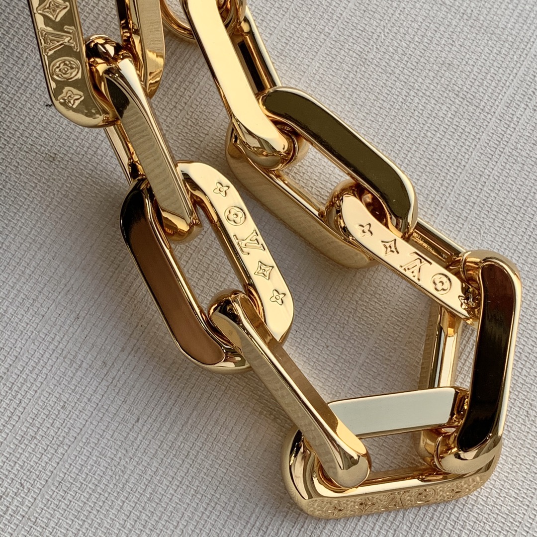 l**is V*t*n coussin bb bag-20*16*12 cm