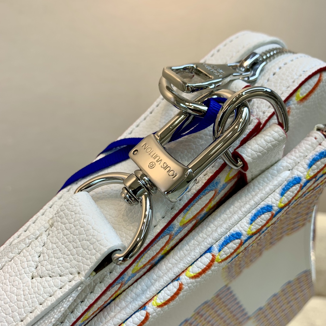 l**is V*t*ntrio handbag-25*18.5*7cm